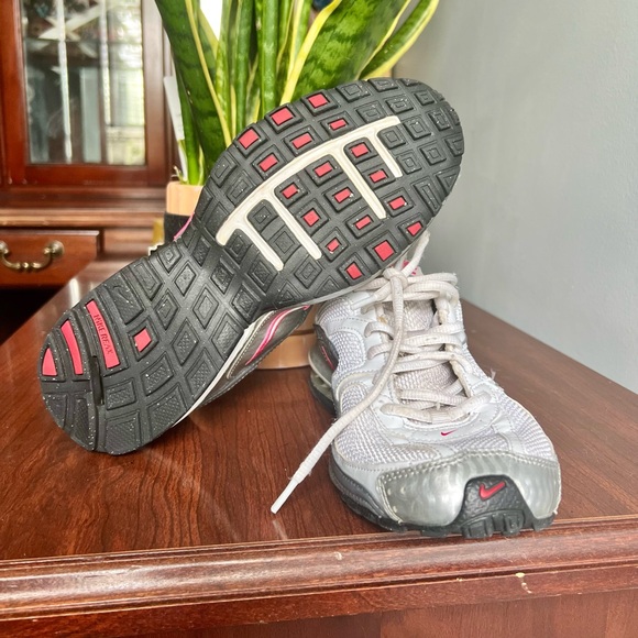 Nike | white Reax Run 5 athletic shoes - 9.5 - Picture 3 of 10